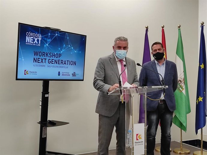 Montoro (izda.) informa sobre el primer 'workshop' de 'Córdoba Next Generation Lab', que se celebrará en Montilla.