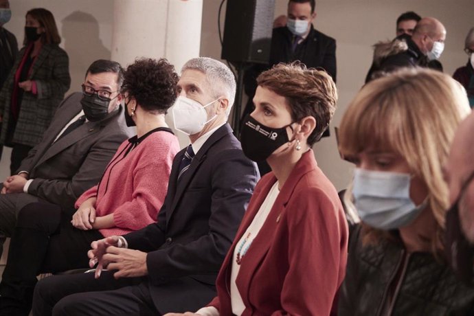 La presidenta del Gobierno de Navarra, María Chivite (c), con la ministra de Educación, Pilar Alegría, y el ministro del Interior, Fernando Grande-Marlaska, este lunes en Pamplona.