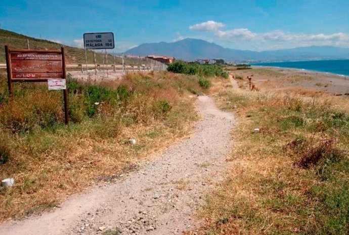 Tramo de la senda litoral a su paso por Manilva que se arreglará con cargo a la Diputación