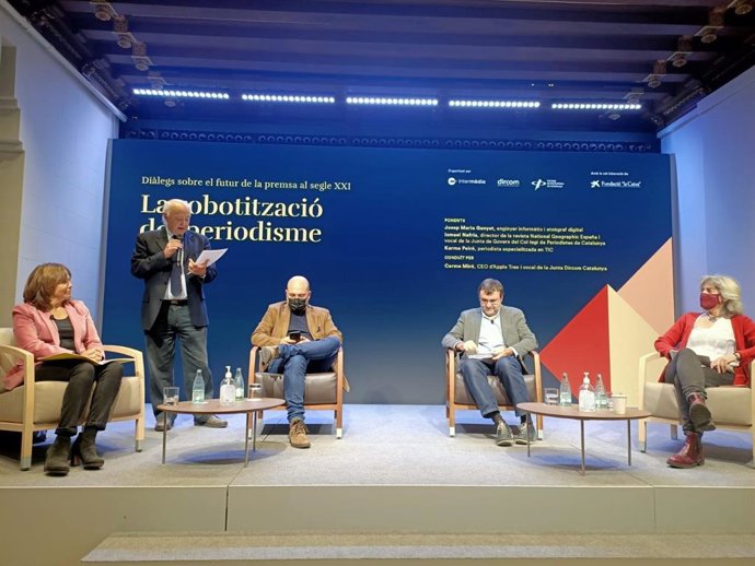 Imagen del debate 'La robotización del periodismo' que han organizado conjuntamente el Collegi de Periodistes, Intermdia y Dircom