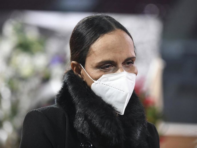 Claudia Rodríguez, en la capilla ardiente de Manolo Santana
