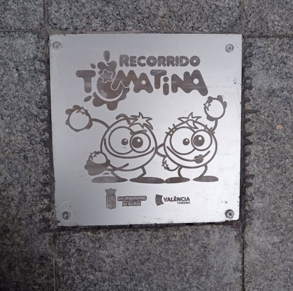 Una de las placas de la Tomatina