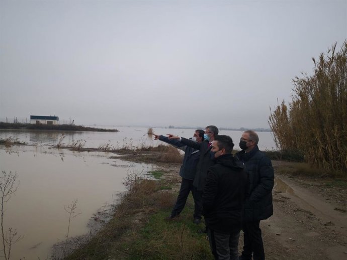 Responsables de Caja Rural de Aragón visitan la zona afectada en Gallur