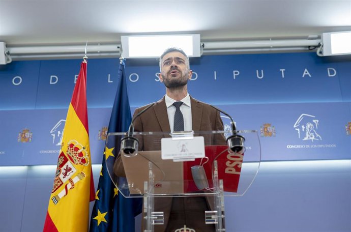 Archivo - El portavoz parlamentario del PSOE, Felipe Sicilia, en una rueda de prensa en el Congreso de los Diputados, a 29 de octubre de 2021, en Madrid (España). El Gobierno afronta la tramitación del proyecto de Presupuestos Generales del Estado 2022.