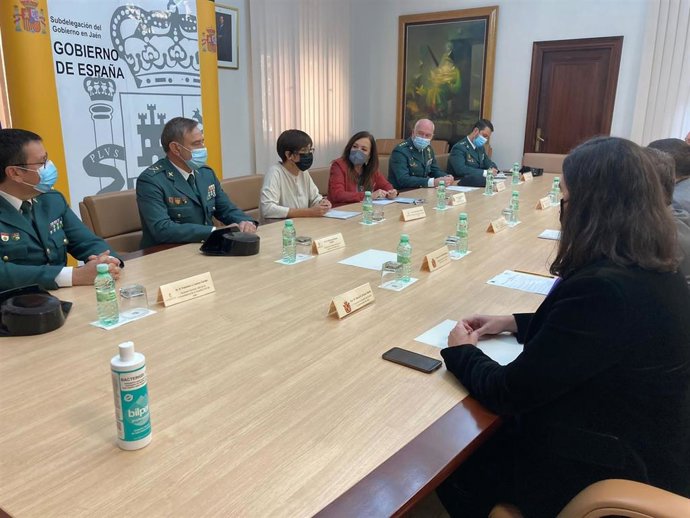 Reunión sobre inversiones de la Guardia Civil.
