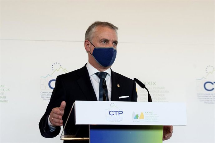 El Lehenkadari, Íñigo Urkullu, en una rueda de prensa posterior a una reunión bilateral con el president de la Generalitat en el marco del XXXIX Consejo Plenario de la Comunidad de Trabajo de los Pirineos (CTP), a 13 de diciembre de 2021, en Alp, Girona