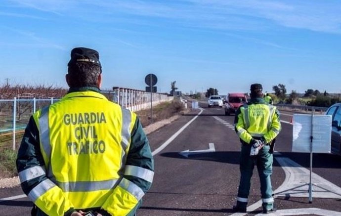 Archivo - Agente de la Guardia Civil de Tráfico