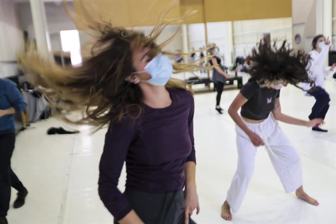 Mucha Muchacha monta una rave folklórica en Espai LaGranja