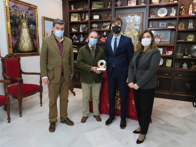 Alfonso Mazo recibe el Premio Andalucía Joven 2021.