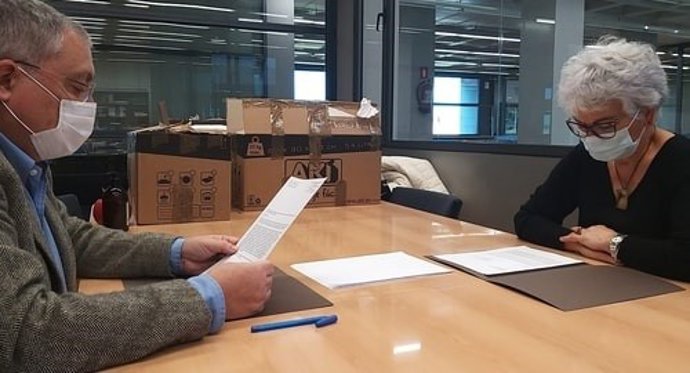 La viuda de Núñez González ha hecho la donación de los documentos desde su residencia en Madrid