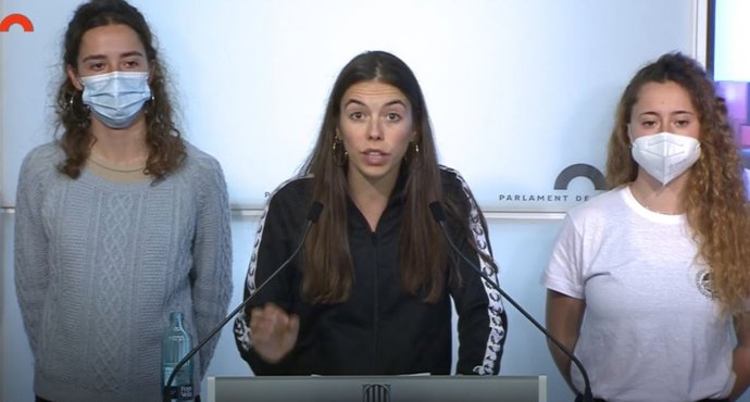Archivo - Arxiu - La portaveu del Sindicat d'Estudiants dels Pasos Catalans, Marta Daviu, en la roda de premsa al Parlament