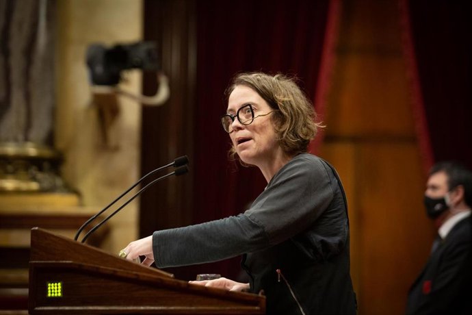 La portavoz de la CUP en el Parlament, Eullia Reguant, interviene en un pleno sobre la totalidad de los Presupuestos, en el Parlament, a 22 de noviembre de 2021, en Barcelona, Cataluña (España). Durante su comparecencia, Giró ha celebrado el desbloqueo