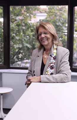 Archivo - La vicesecretaria de Sectorial del PP, Elvira Rodríguez, posa tras una entrevista para Europa Press en su despacho de Génova, a 29 de octubre de 2021, en Madrid, (España).