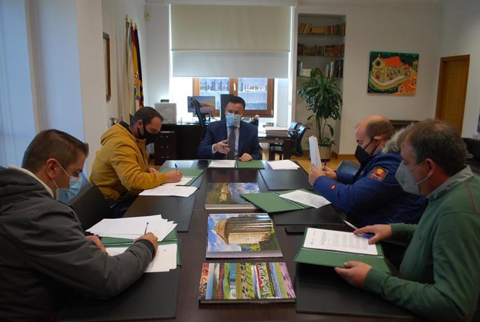 La Xunta firma un convenio con cuatro comunidades de regantes de A Limia para la construcción de 42 pozos