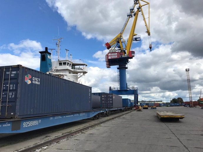 Transporte intermodal en los puertos de la región de Kaliningrad.