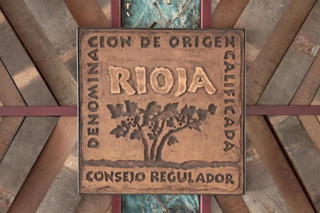 Archivo - Placa del Consejo Regulador de la DOC Rioja