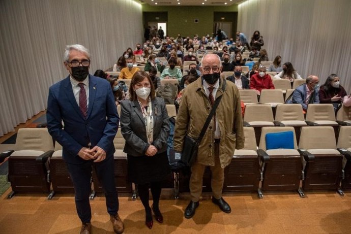 Alba y Uruñuela explican a la comunidad educativa que los colegios son la mejor opción para vacunar a ninos contra COVID