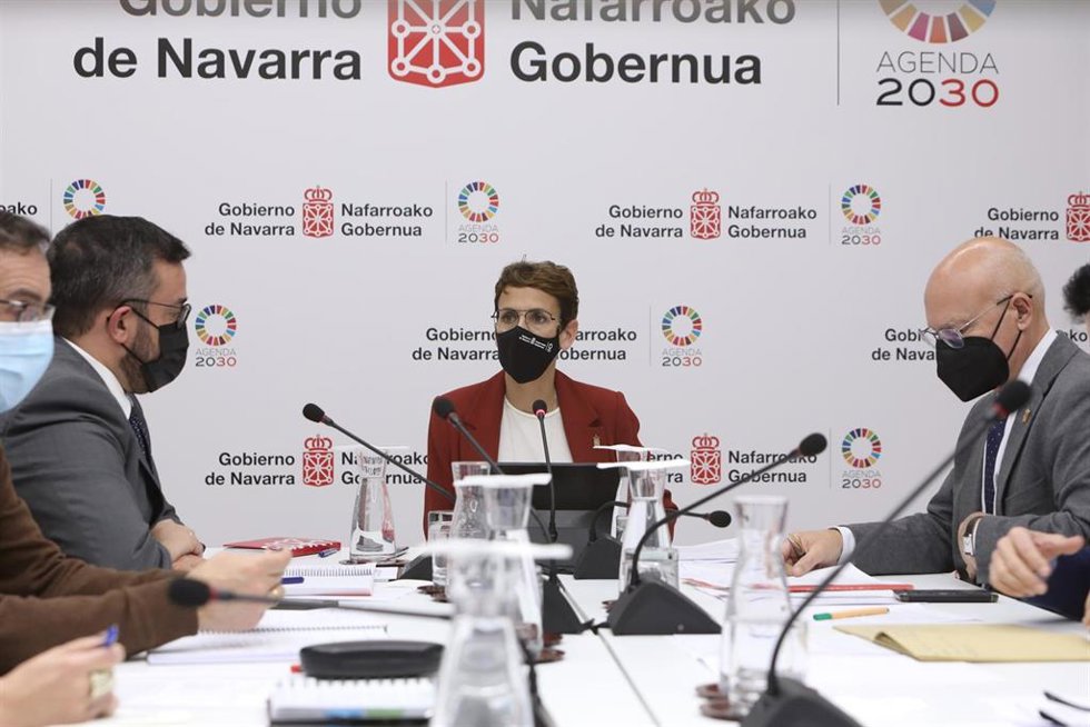 Un momento de la reunión telemática de la Presidenta Chivite con los alcaldes afectados por las inundaciones. Junto a ella el videpresidente Remírez y el consejero Ciriza