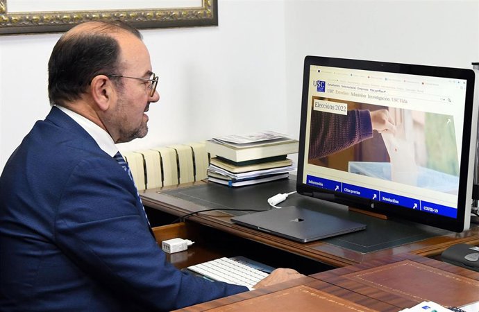 El catedrático Antonio López opta a la reelección como rector de la USC