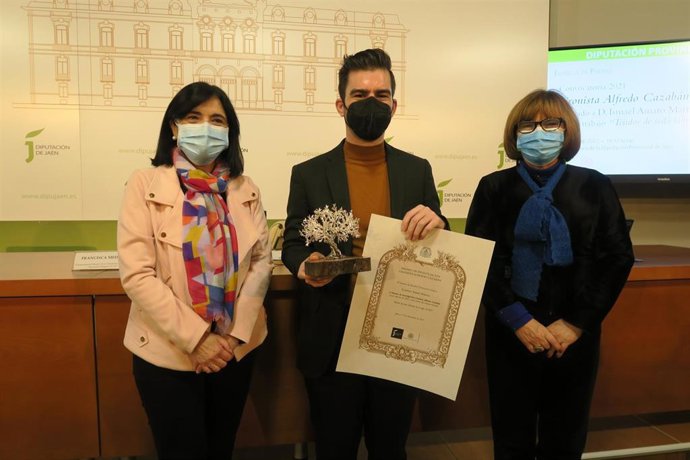 Acto de entrega por parte del IEG del Premio Cronista Cazabán 2021 a Ismael Amaro