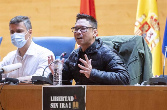El dirigente opositor venezolano, Leopoldo López, y el disidente cubano y fundador del Grupo Archipiélago, Yunior García, en Madrid