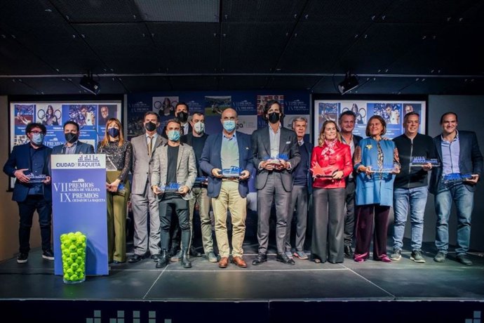 Foto de los galardonados en los Premios María de Villota y Ciudad de la Raqueta 2020