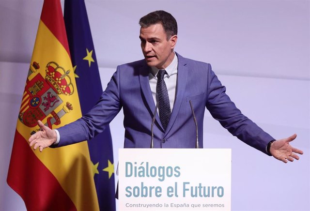 El presidente del Gobierno, Pedro Sánchez, interviene en la ceremonia de clausura de 'Los Diálogos sobre el Futuro en el marco de la Agenda España 2050', en la Fundación Francisco Giner de los Ríos, a 13 de diciembre de 2021, en Madrid, (España).