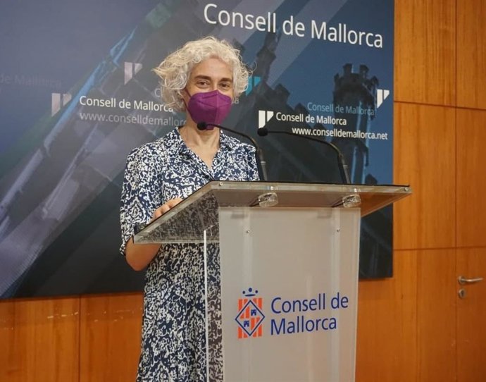 Archivo - La portavoz de Unidas Podemos (UP) en el Consell de Mallorca y vicepresidenta del IMAS, Magdalena Gelabert