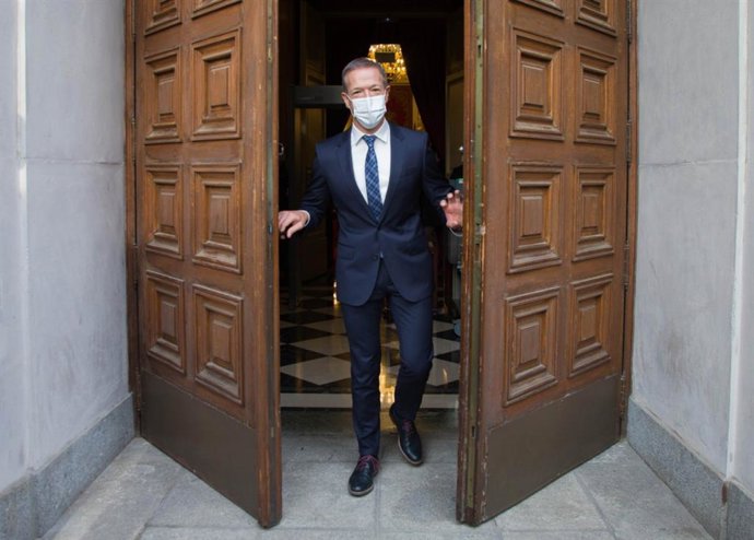 El presidente del Senado, Ander Gil, inaugura la jornada de puertas abiertas de la Cámara Alta.