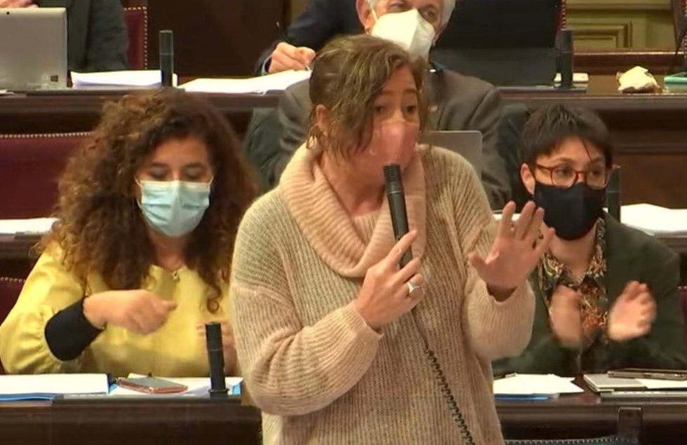 La presidenta del Govern, Francina Armengol, en el Parlament.