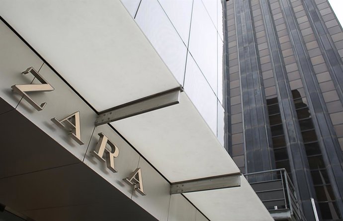 Archivo - Arxiu - Una botiga de Zara al centre de Madrid