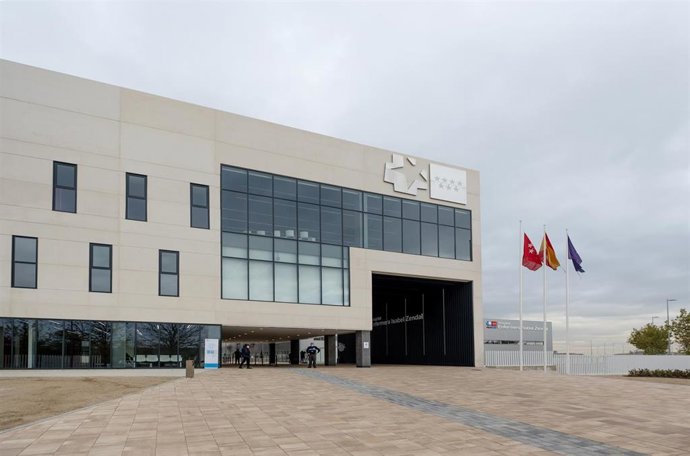 Edificio principal del Hospital público Enfermera Isabel Zendal.