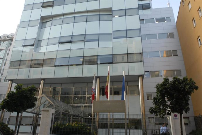 Archivo - Fachada de la sede del Gobierno de Cantabria.- Archivo