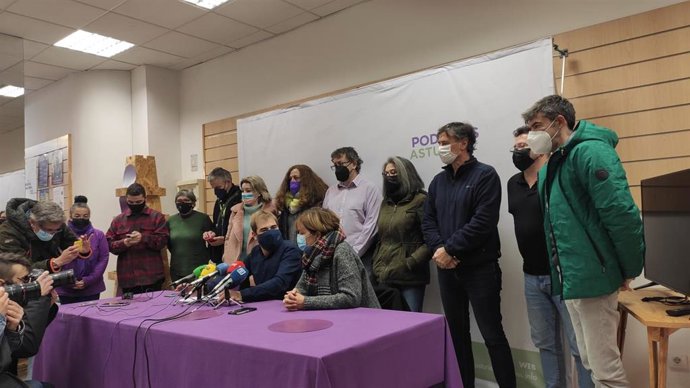 Daniel Ripa y Covadonga Tomé, sentados en la mesa