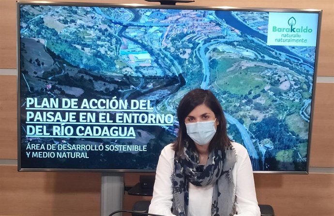 Alba Delgado presenta el plan para poner en valor el entorno del río Cadagua en Barakaldo.