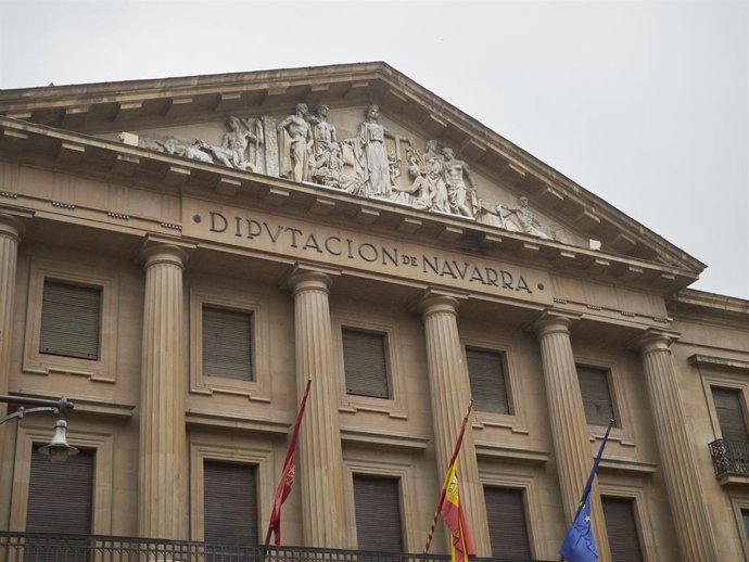 Archivo - Fachada de la Diputación de Navarra, en Pamplona.
