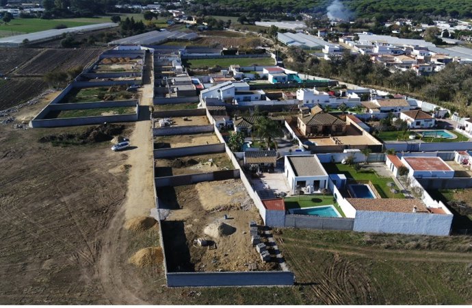 Urbanización precintada en Barbate.