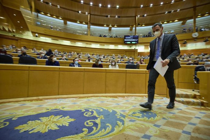 El presidente del Gobierno, Pedro Sánchez, a su llegada a una sesión de control al Gobierno en el Senado, a 16 de noviembre de 2021, en Madrid (España). Los grupos parlamentarios cuestionan al Gobierno en este pleno sus planteamientos para la renovación