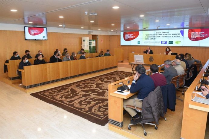 El presidente de la Diputación de Sevilla, Fernando Rodríguez Villalobos, en la jornada con representantes de los ayuntamientos para informarles de los fondos Next Generation.