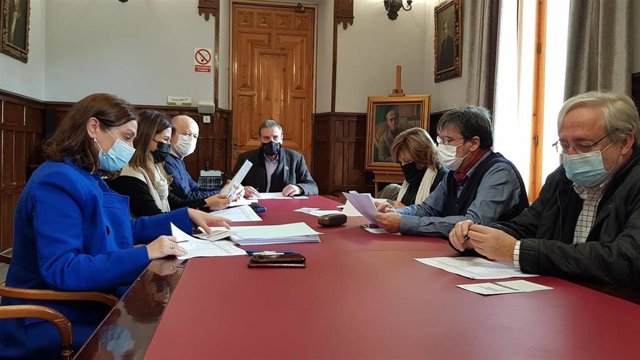 Reunión del jurado del XXXI Premio de Escritores Noveles.