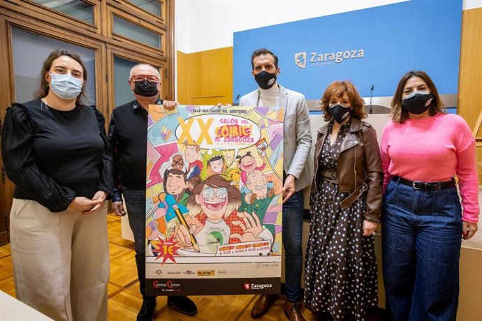 El consejero municipal de Participación Ciudadan, Javier Rodrigo, presenta el XX Salón del Cómic de Zaragoza, que se celebrará en la sala Multiusos del Auditorio entre el 17 y el 19 de diciembre.