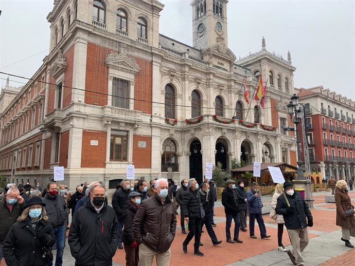 Concentración de la Plataforma Soterramiento en Valladolid para reclamar una reunión sobre el proyecto.