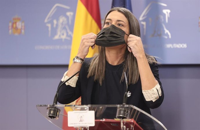 La portavoz de Junts en el Congreso, Miriam Nogueras, antes de comparecer en una rueda de prensa en el Congreso
