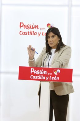 Ana Sánchez informa en rueda de prensa sobre los congresos provinciales del PSOE