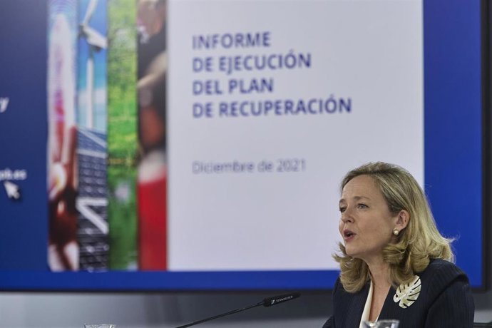 La vicepresidenta primera y ministra de Asuntos Económicos y Transformación Digital, Nadia Calviño, comparece en una rueda de prensa posterior al Consejo de Ministros