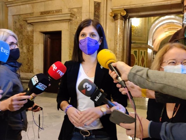 La secretaria general adjunta y portavoz de ERC, Marta Vilalta, en declaraciones en el Parlament.