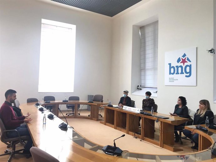 Reunión de la portavoz nacional del BNG, Ana Pontón, con la Federación Galega de Xordos
