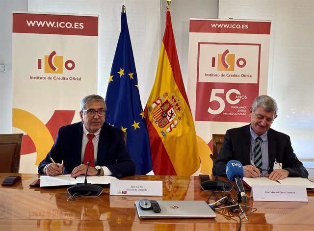 El presidente del ICO, José Carlos García de Quevedo Ruiz, y el presidente de RTVE, José Manuel Pérez Tornero.