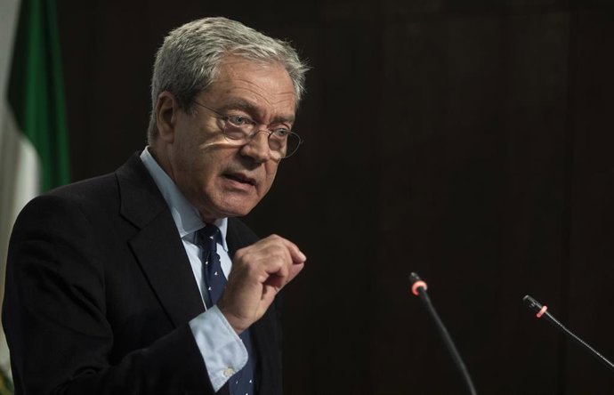 El consejero de Economía, Rogelio Velasco, durante su comparecencia en la rueda de prensa posterior a la reunión del Consejo de Gobierno de la Junta de Andalucía. A 14 de diciembre de 2021, en Sevilla (Andalucía, España).