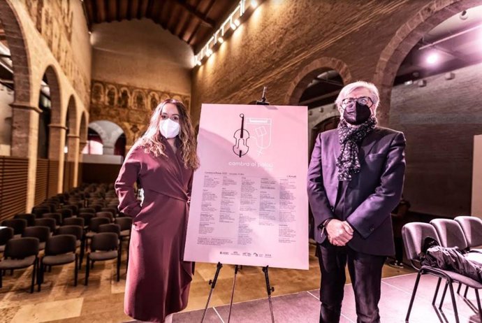La presidenta del Palau de la Música, Gloria Tello, y el director del Palau de la Música, Vicent Ros, durante la presentación del ciclo Cambra al Palau de 2022.